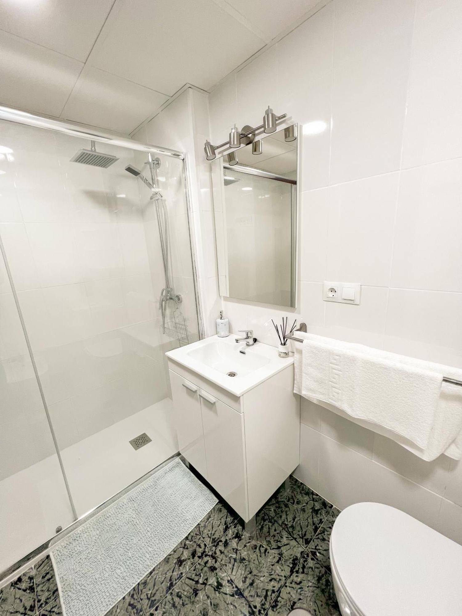 Ferienwohnung Cozy And Bright Flat With Pool Torremolinos Exterior foto