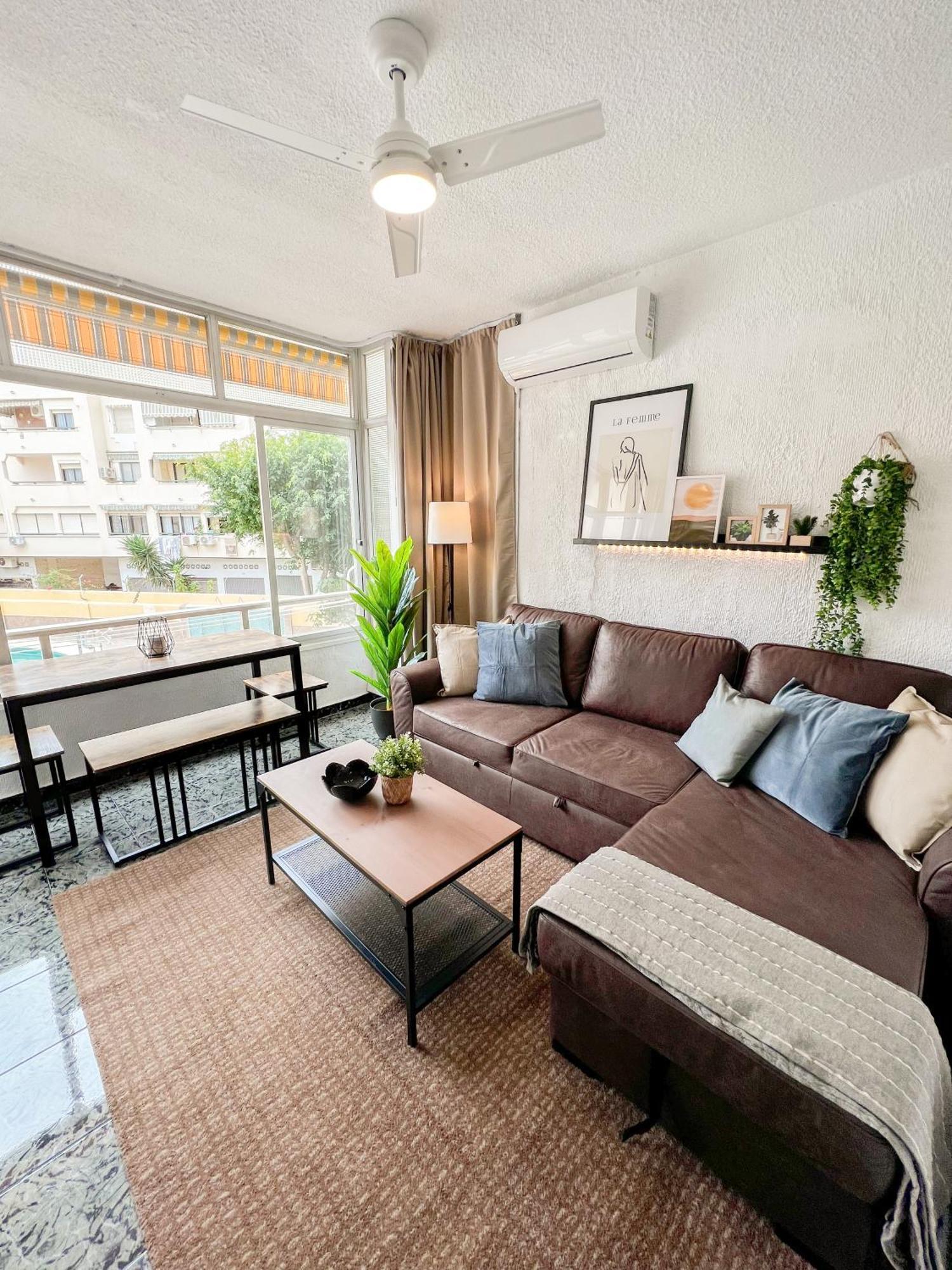 Ferienwohnung Cozy And Bright Flat With Pool Torremolinos Exterior foto